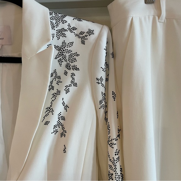 Cinq a Sept Cheyenne Heatset Lilac Vine Blazer (6) and Straight-Leg pant set (8) - Picture 4 of 10